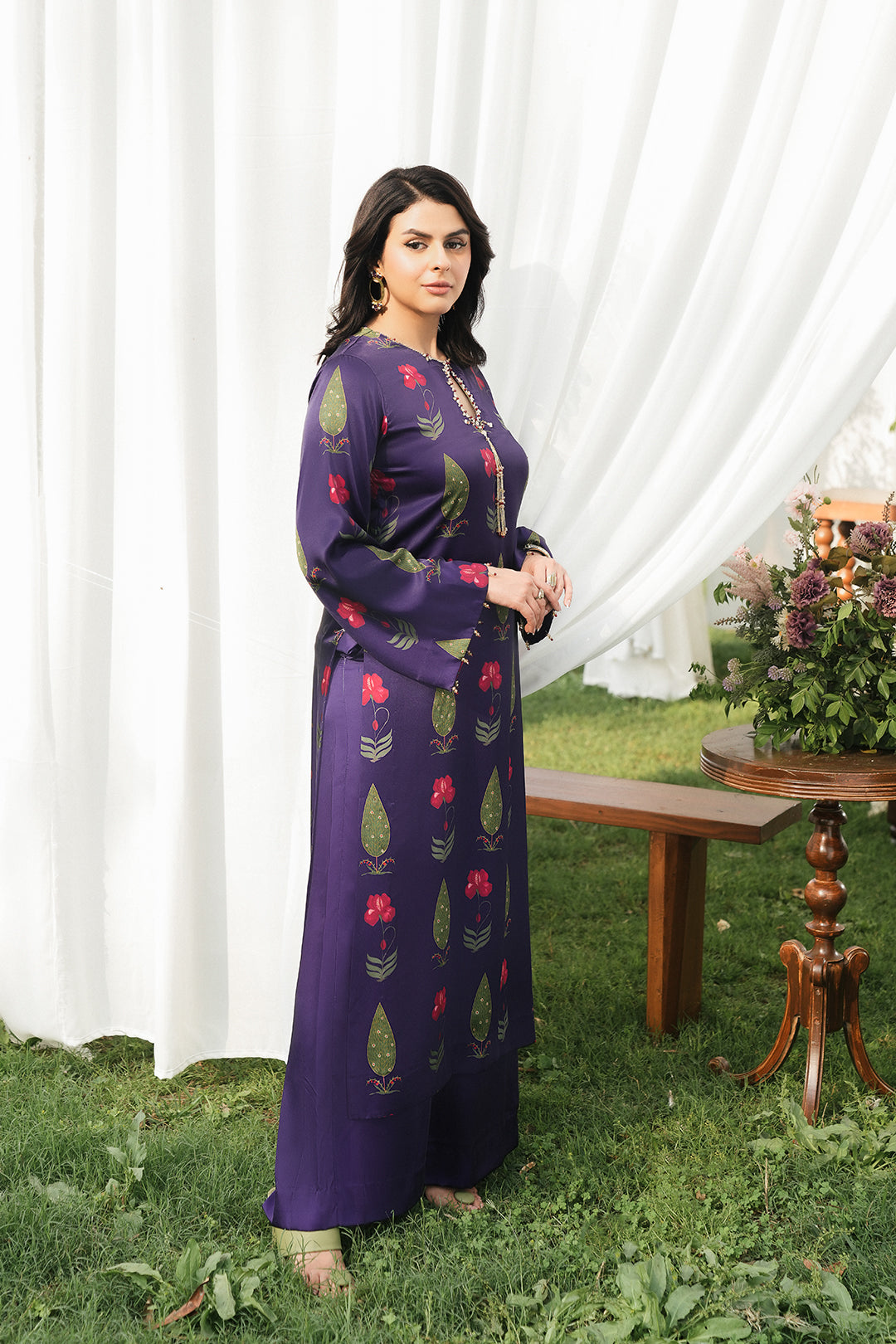 https://cdn.shopify.com/s/files/1/0611/8585/1568/files/W.SS25.254.T-3.jpg?v=1746172645
