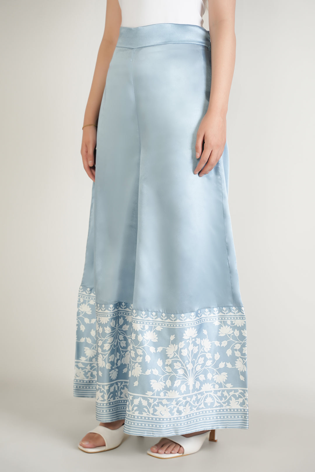 https://cdn.shopify.com/s/files/1/0611/8585/1568/files/W.SS25.258.P-1.jpg?v=1746172798