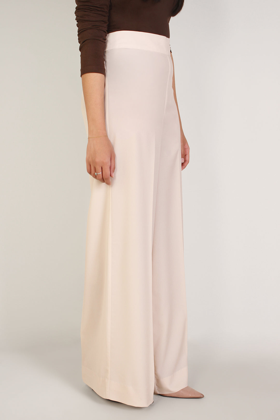 https://cdn.shopify.com/s/files/1/0611/8585/1568/files/W.SS25.277.P-1.jpg?v=1741931625