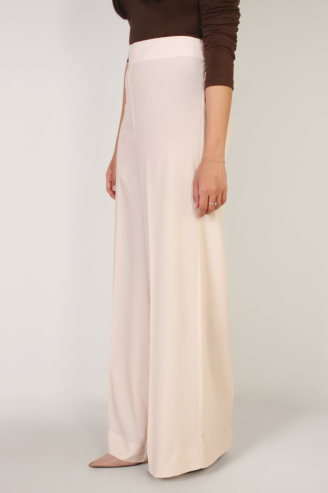https://cdn.shopify.com/s/files/1/0611/8585/1568/files/W.SS25.277.P-2.jpg?v=1741931626