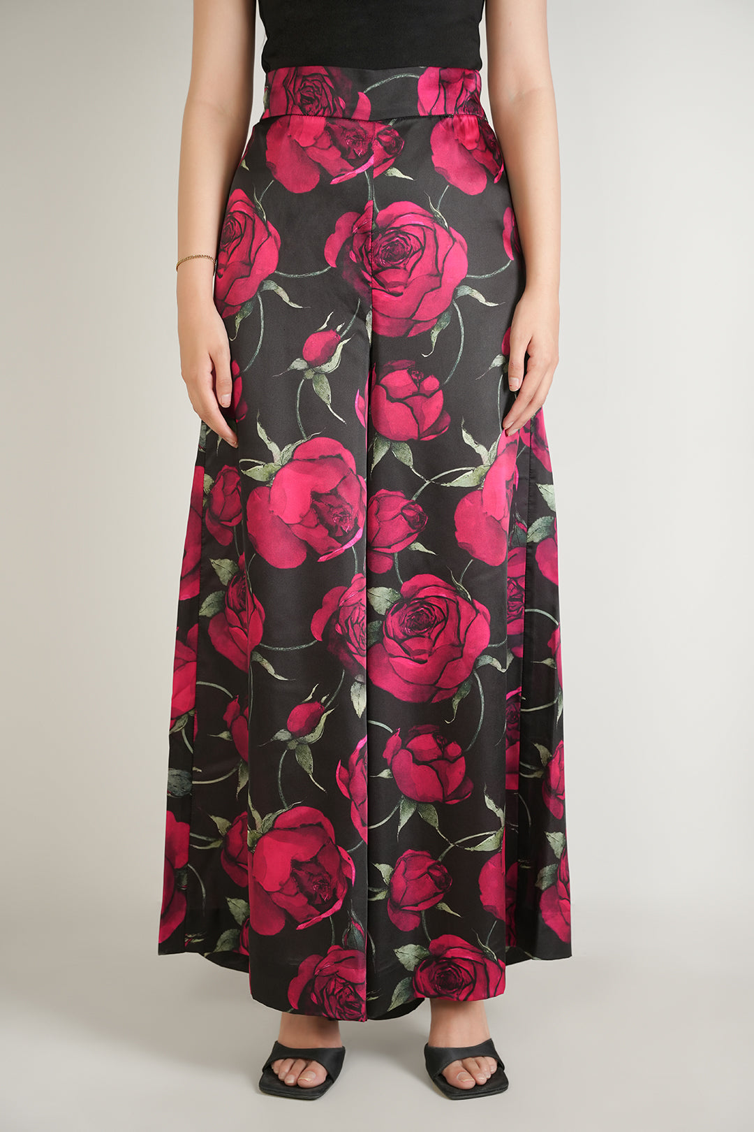 https://cdn.shopify.com/s/files/1/0611/8585/1568/files/W.SS25.301.P-3.jpg?v=1746776204