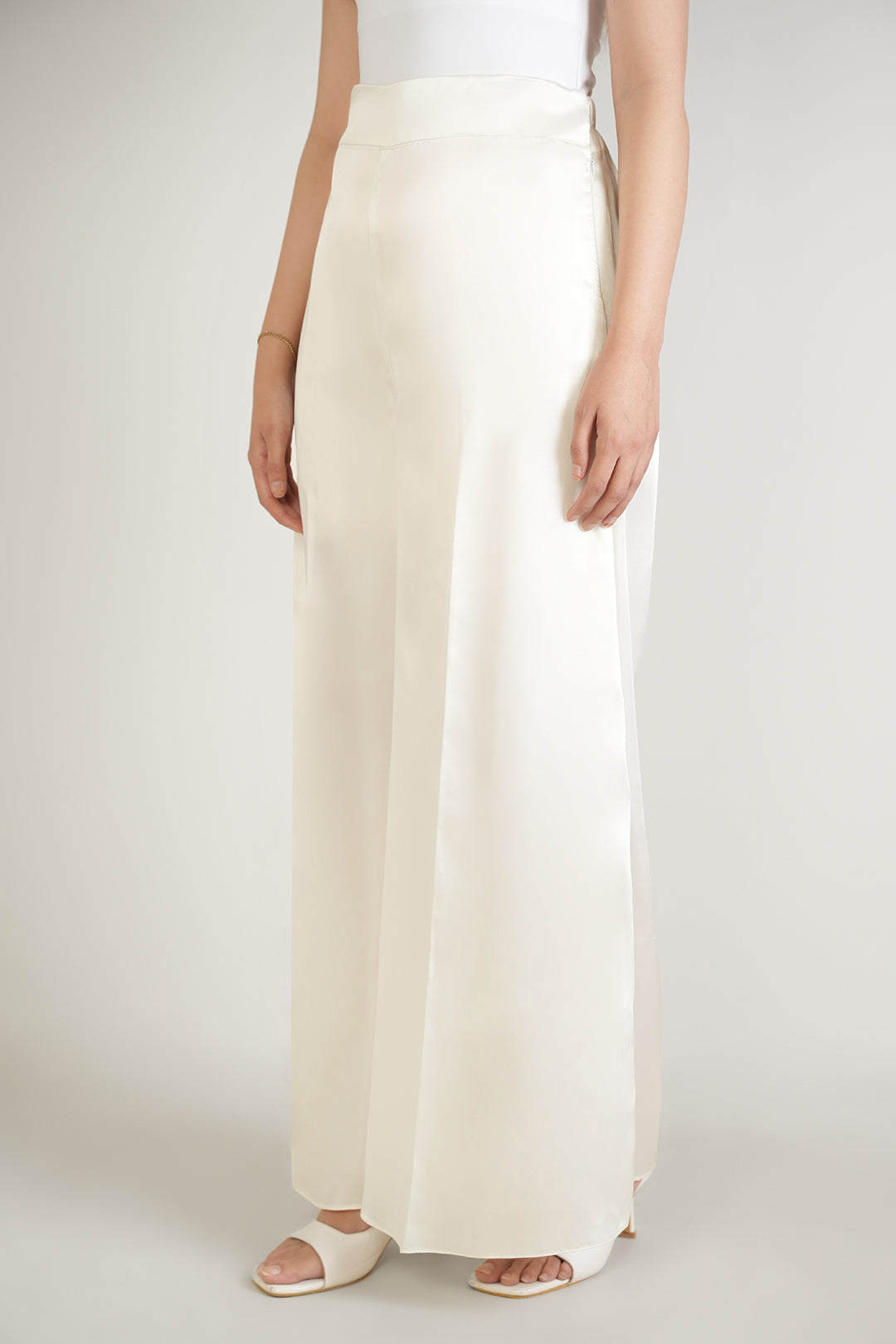 https://cdn.shopify.com/s/files/1/0611/8585/1568/files/W.SS25.341.P-1.jpg?v=1746776350