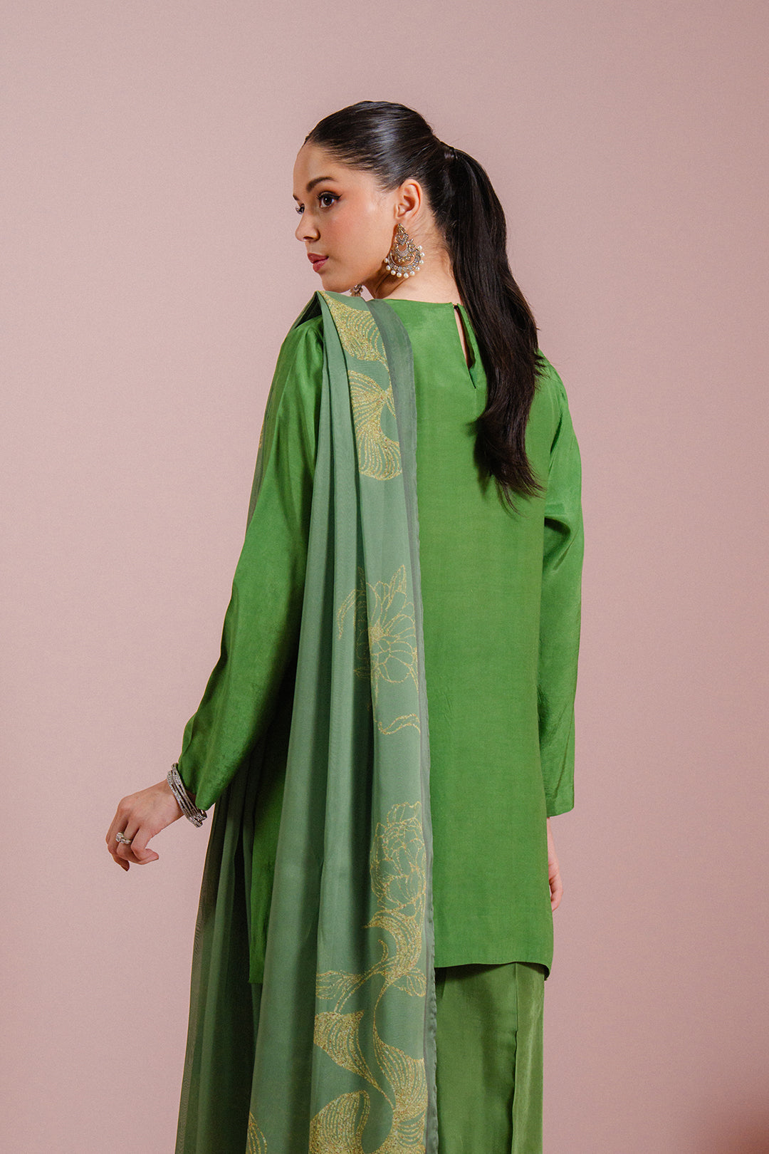 https://cdn.shopify.com/s/files/1/0611/8585/1568/files/W.SS25.373.T-4.jpg?v=1747983892