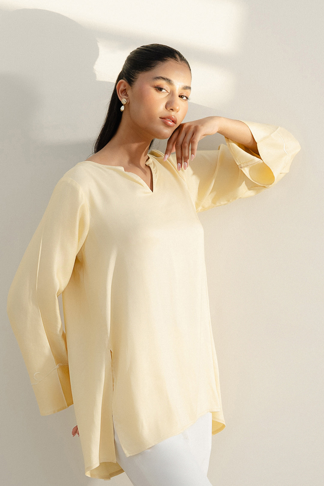 https://cdn.shopify.com/s/files/1/0611/8585/1568/files/W.SS25.392.T-2.jpg?v=1744962560