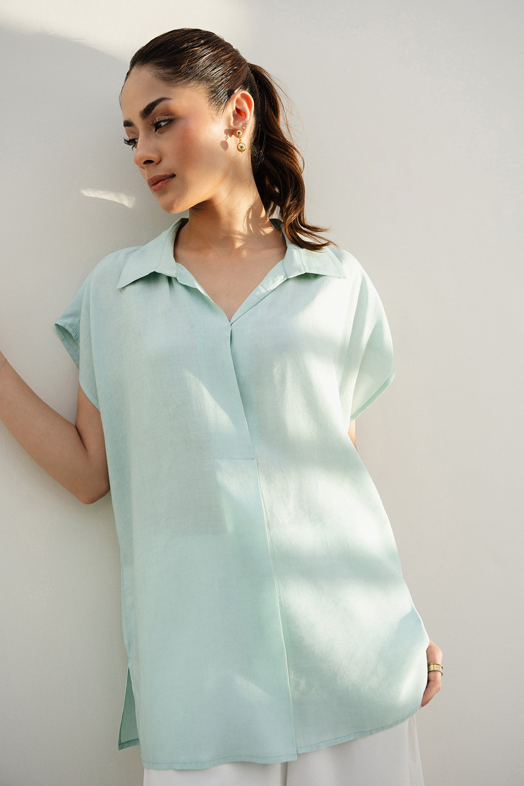 https://cdn.shopify.com/s/files/1/0611/8585/1568/files/W.SS25.397.T-2.jpg?v=1744962615