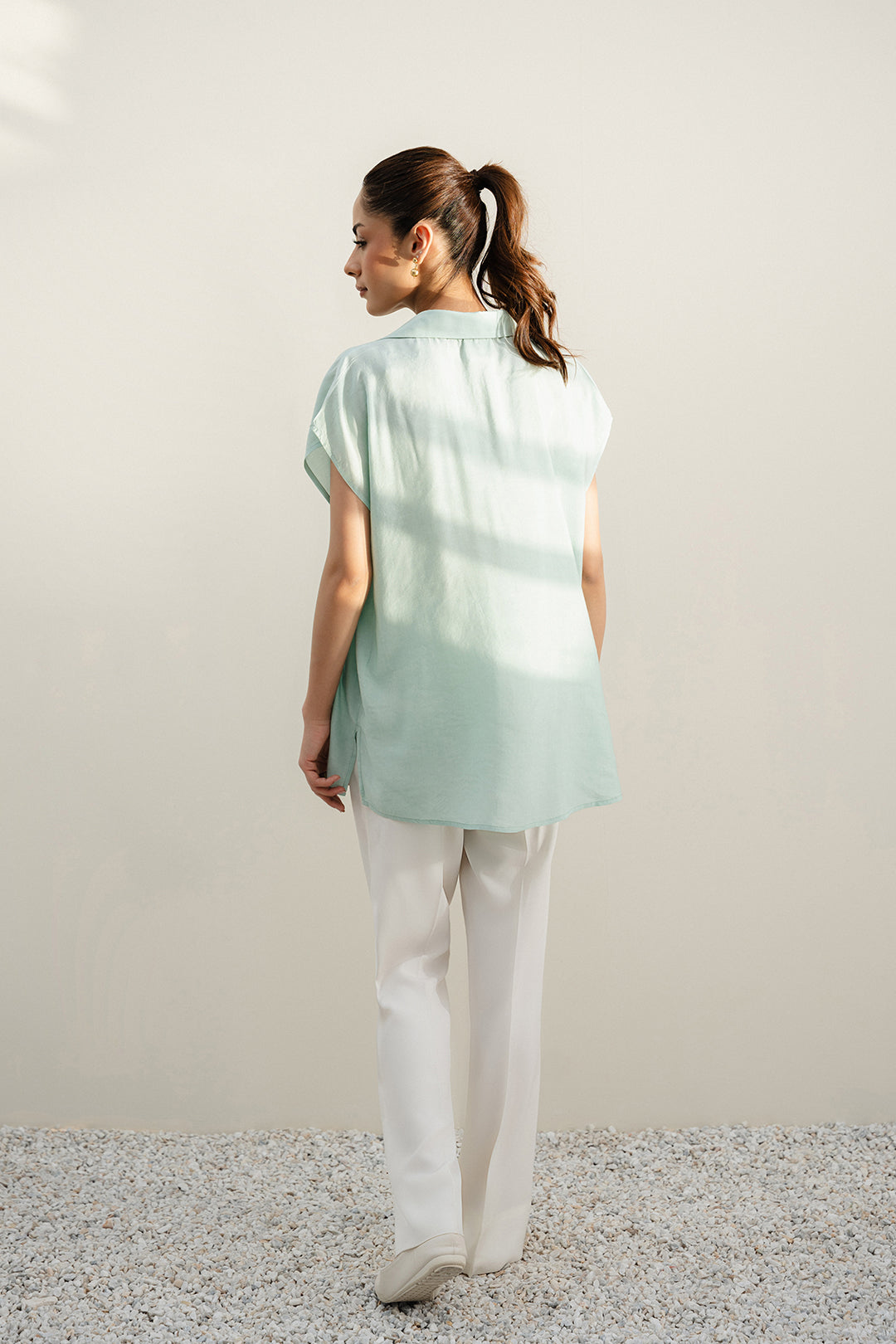 https://cdn.shopify.com/s/files/1/0611/8585/1568/files/W.SS25.397.T-4.jpg?v=1744962615