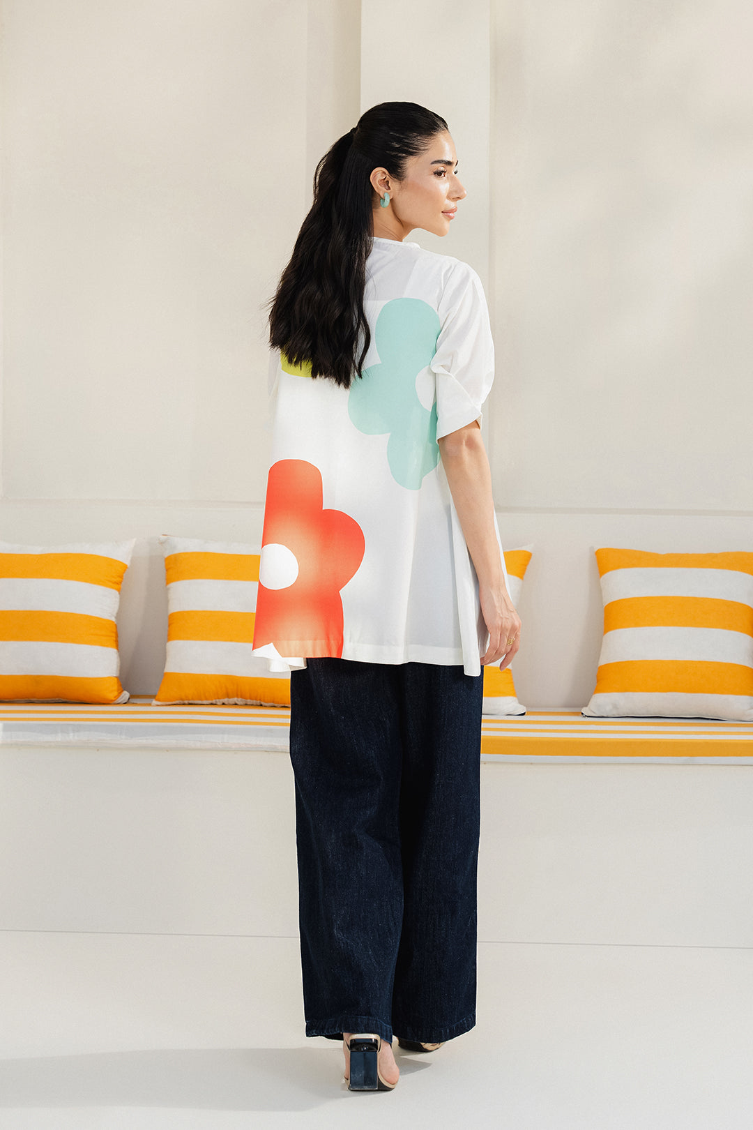 https://cdn.shopify.com/s/files/1/0611/8585/1568/files/W.SS25.416.T-4.jpg?v=1744352030