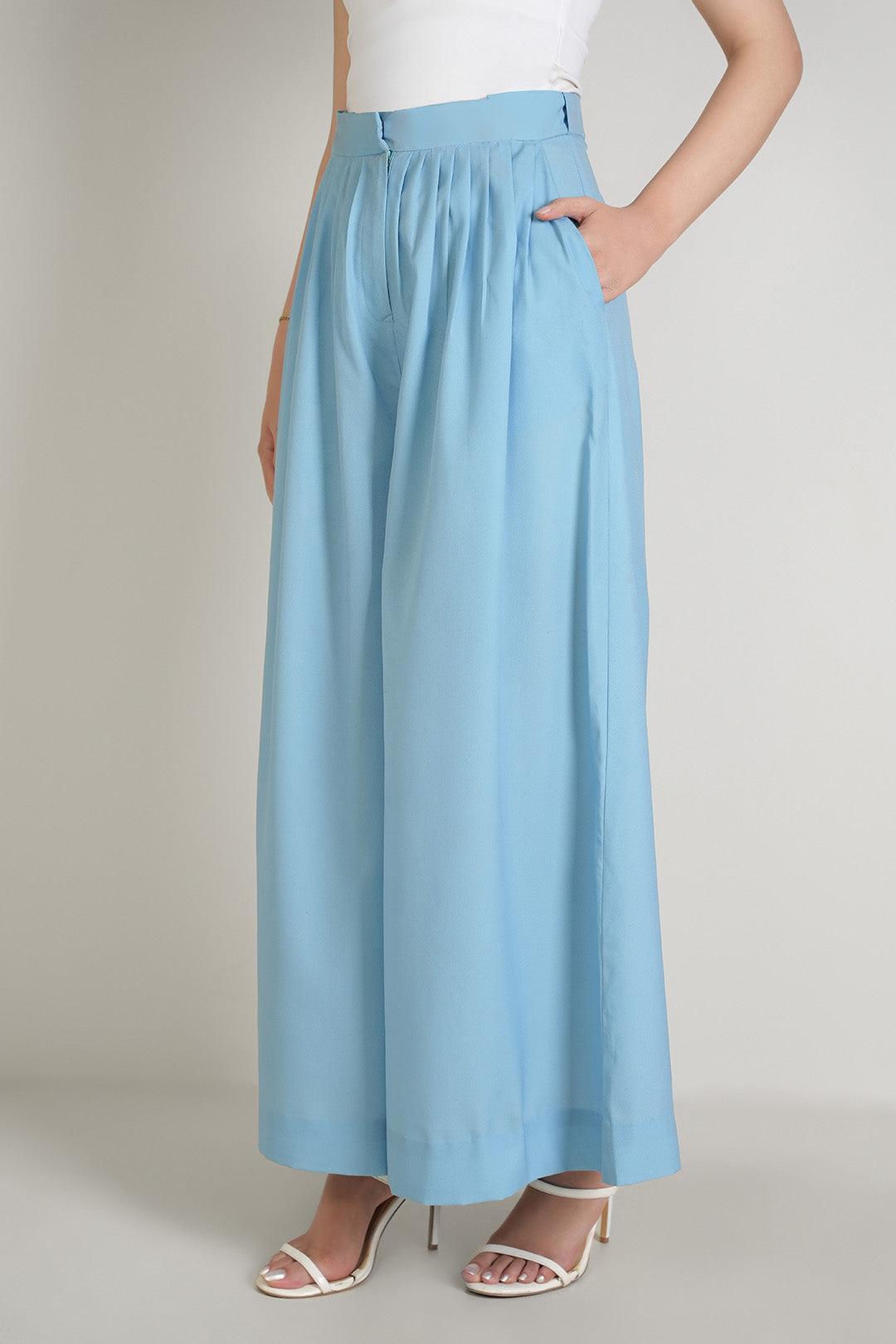 https://cdn.shopify.com/s/files/1/0611/8585/1568/files/W.SS25.420.P-1.jpg?v=1744352079