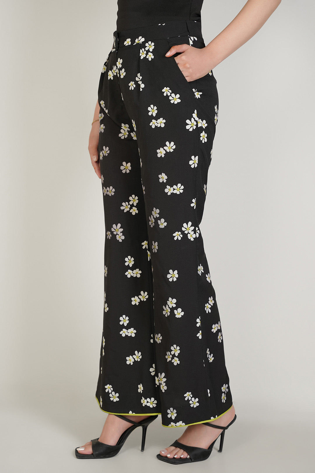 https://cdn.shopify.com/s/files/1/0611/8585/1568/files/W.SS25.421.P-1.jpg?v=1744352090