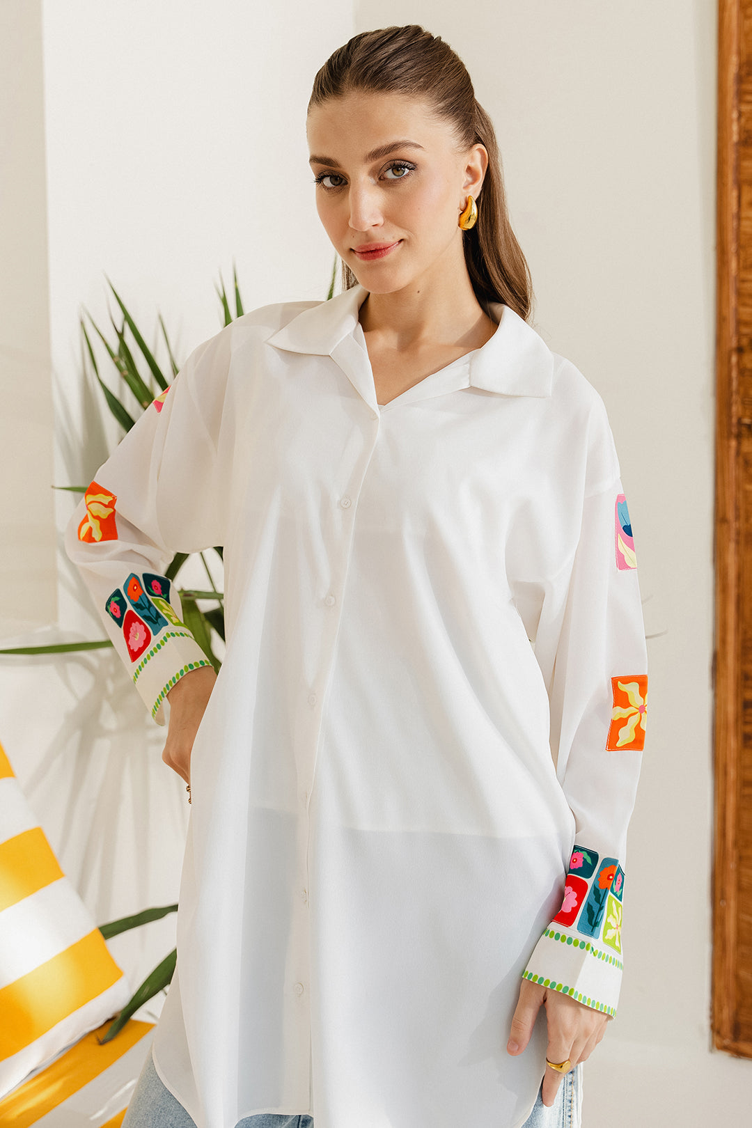 https://cdn.shopify.com/s/files/1/0611/8585/1568/files/W.SS25.425.T-2.jpg?v=1744352129