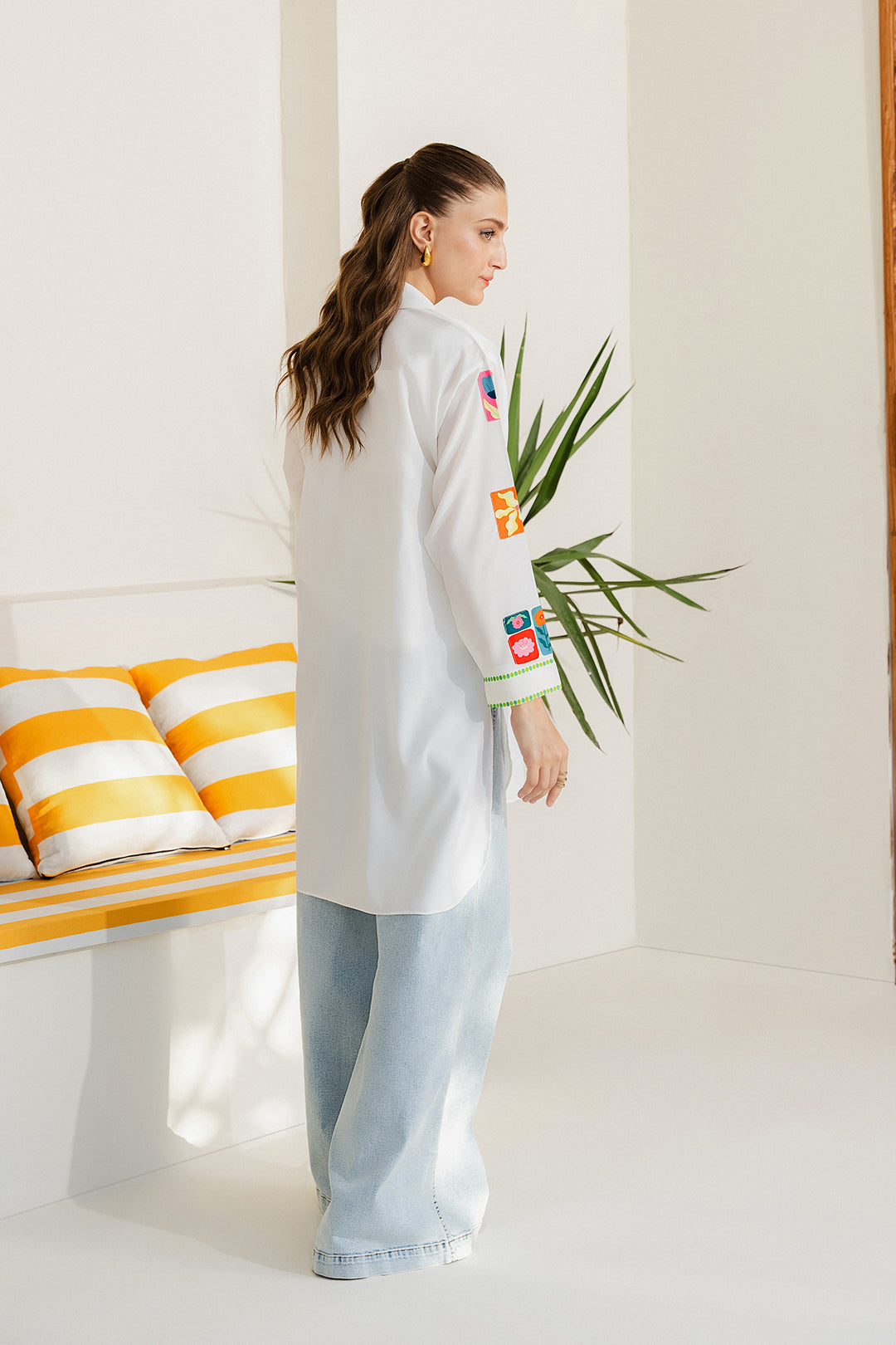 https://cdn.shopify.com/s/files/1/0611/8585/1568/files/W.SS25.425.T-4.jpg?v=1744352128