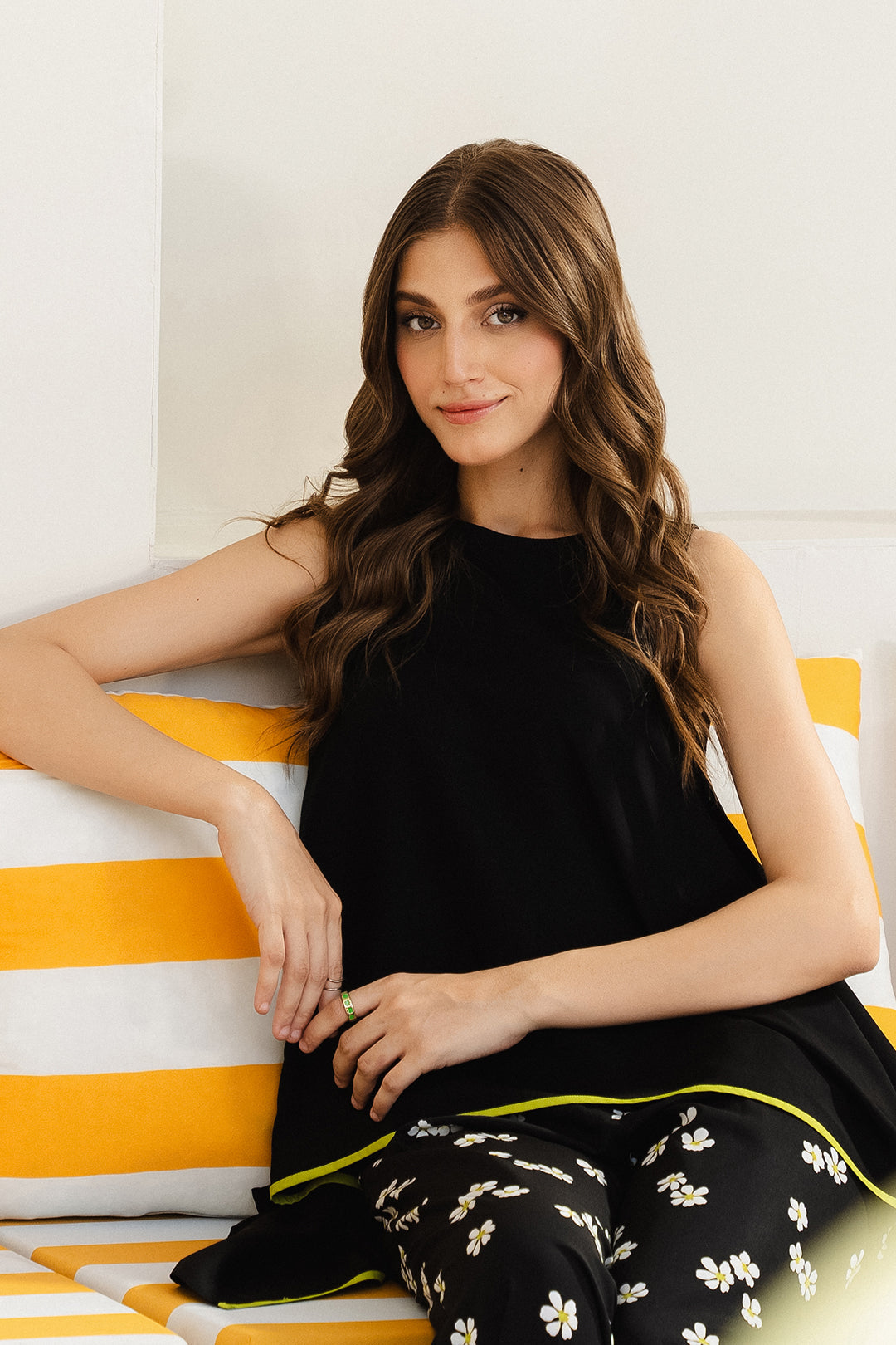 https://cdn.shopify.com/s/files/1/0611/8585/1568/files/W.SS25.431.T-2.jpg?v=1744352151