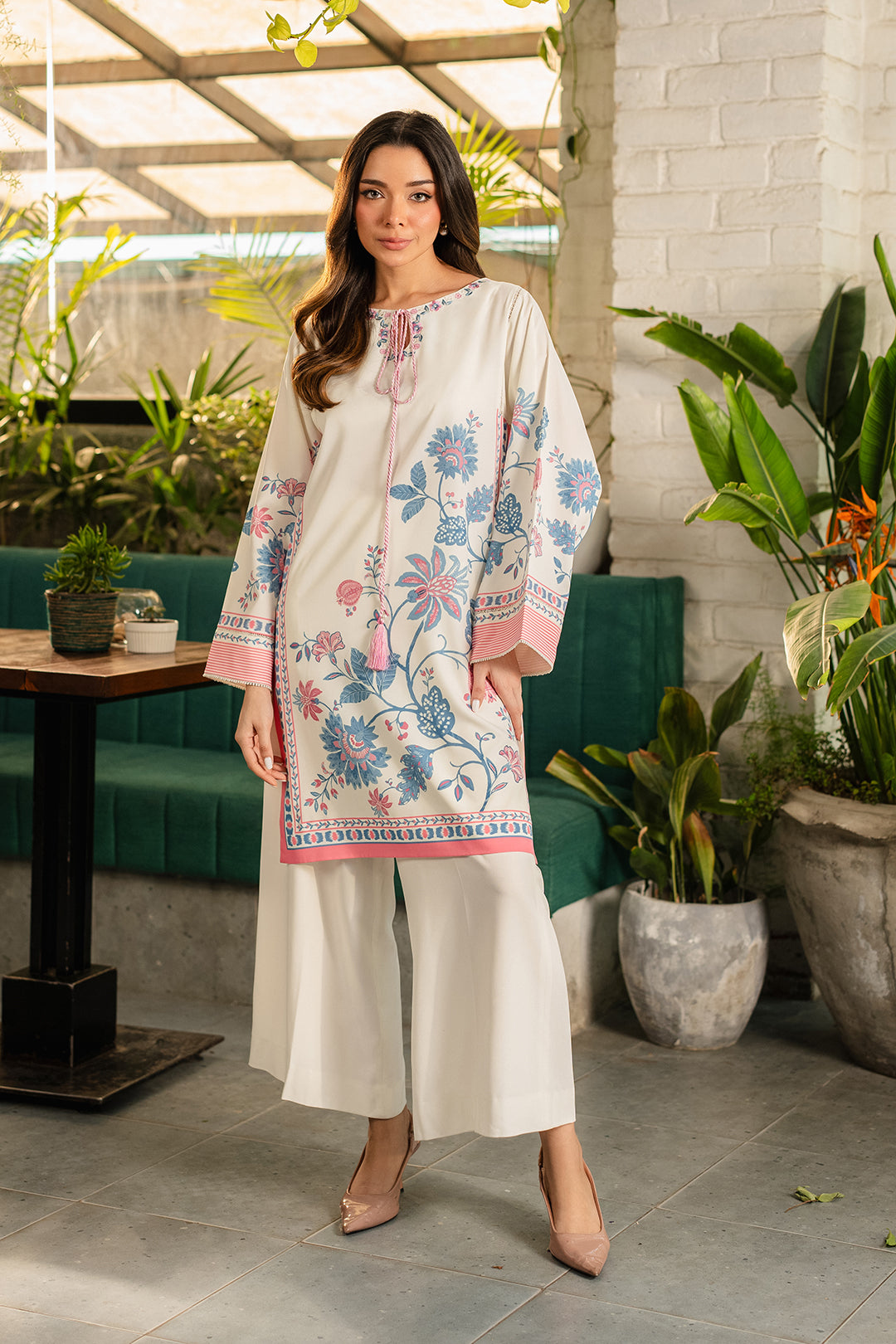 https://cdn.shopify.com/s/files/1/0611/8585/1568/files/W.SS25.432.T-1.jpg?v=1745561055