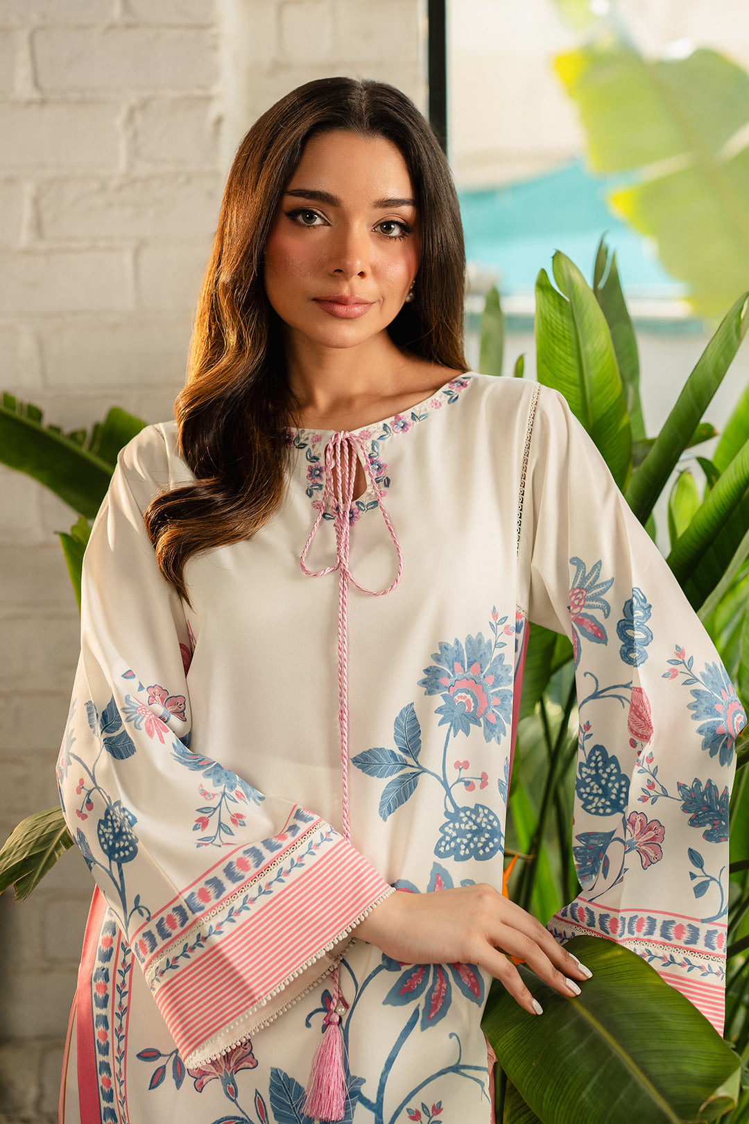 https://cdn.shopify.com/s/files/1/0611/8585/1568/files/W.SS25.432.T-2.jpg?v=1745561055