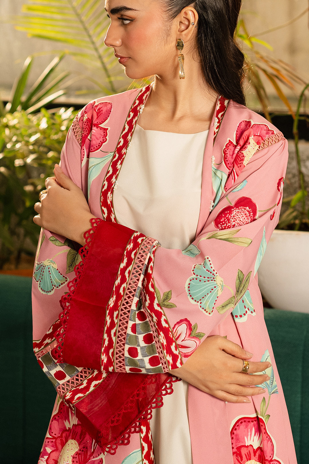 https://cdn.shopify.com/s/files/1/0611/8585/1568/files/W.SS25.438.T-2.jpg?v=1745561254