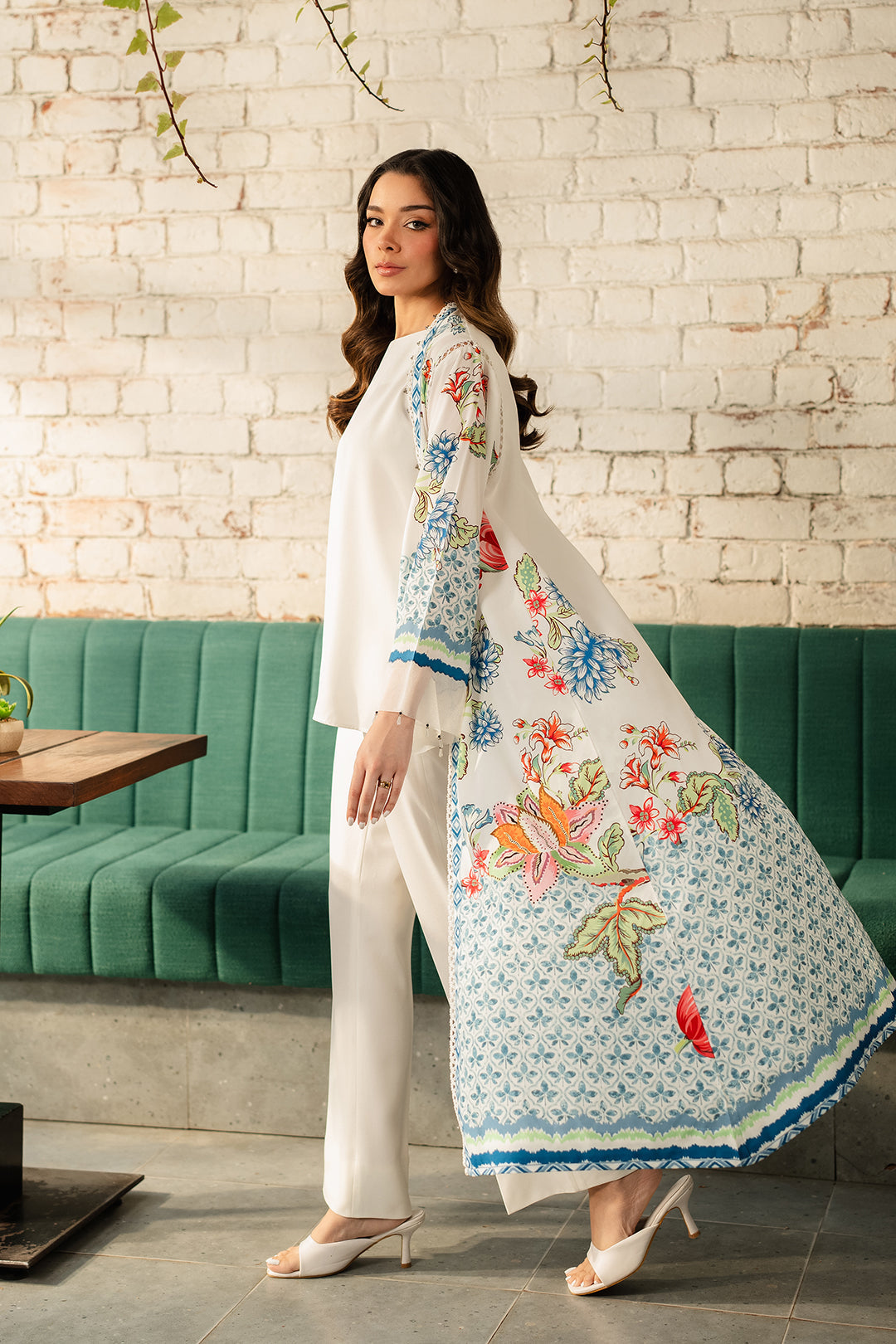 https://cdn.shopify.com/s/files/1/0611/8585/1568/files/W.SS25.441.T-3.jpg?v=1745561292