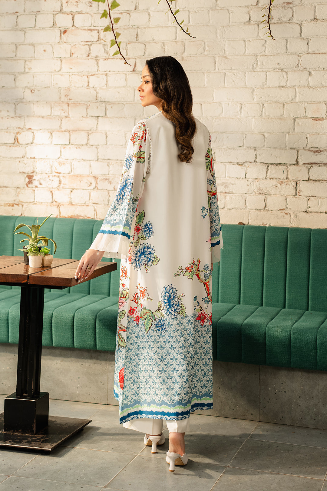 https://cdn.shopify.com/s/files/1/0611/8585/1568/files/W.SS25.441.T-4.jpg?v=1745561292