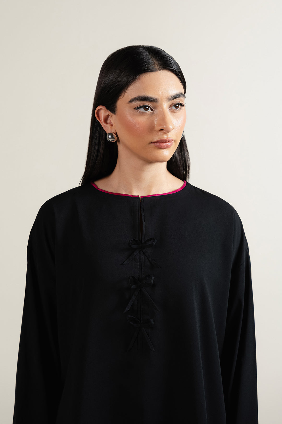 https://cdn.shopify.com/s/files/1/0611/8585/1568/files/W.SS25.514.T-2.jpg?v=1751610684