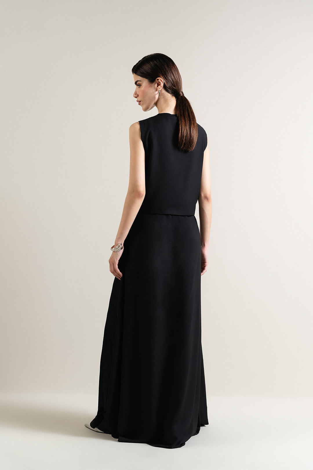https://cdn.shopify.com/s/files/1/0611/8585/1568/files/W.SS25.518.T-4.jpg?v=1750939312