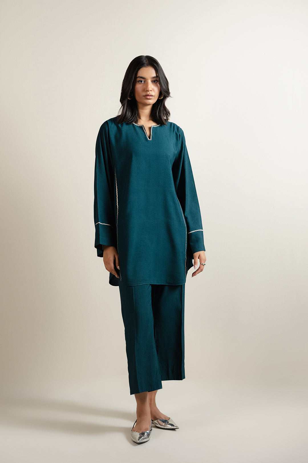 https://cdn.shopify.com/s/files/1/0611/8585/1568/files/W.SS25.536.T-1.jpg?v=1751610758
