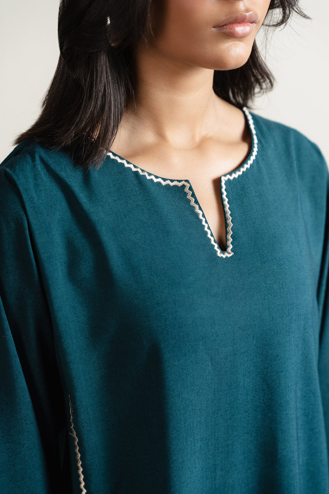 https://cdn.shopify.com/s/files/1/0611/8585/1568/files/W.SS25.536.T-2.jpg?v=1751610758
