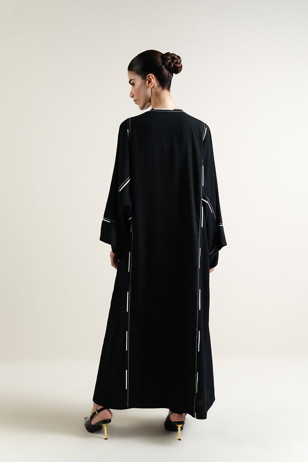https://cdn.shopify.com/s/files/1/0611/8585/1568/files/W.SS25.538.T-4.jpg?v=1750939442