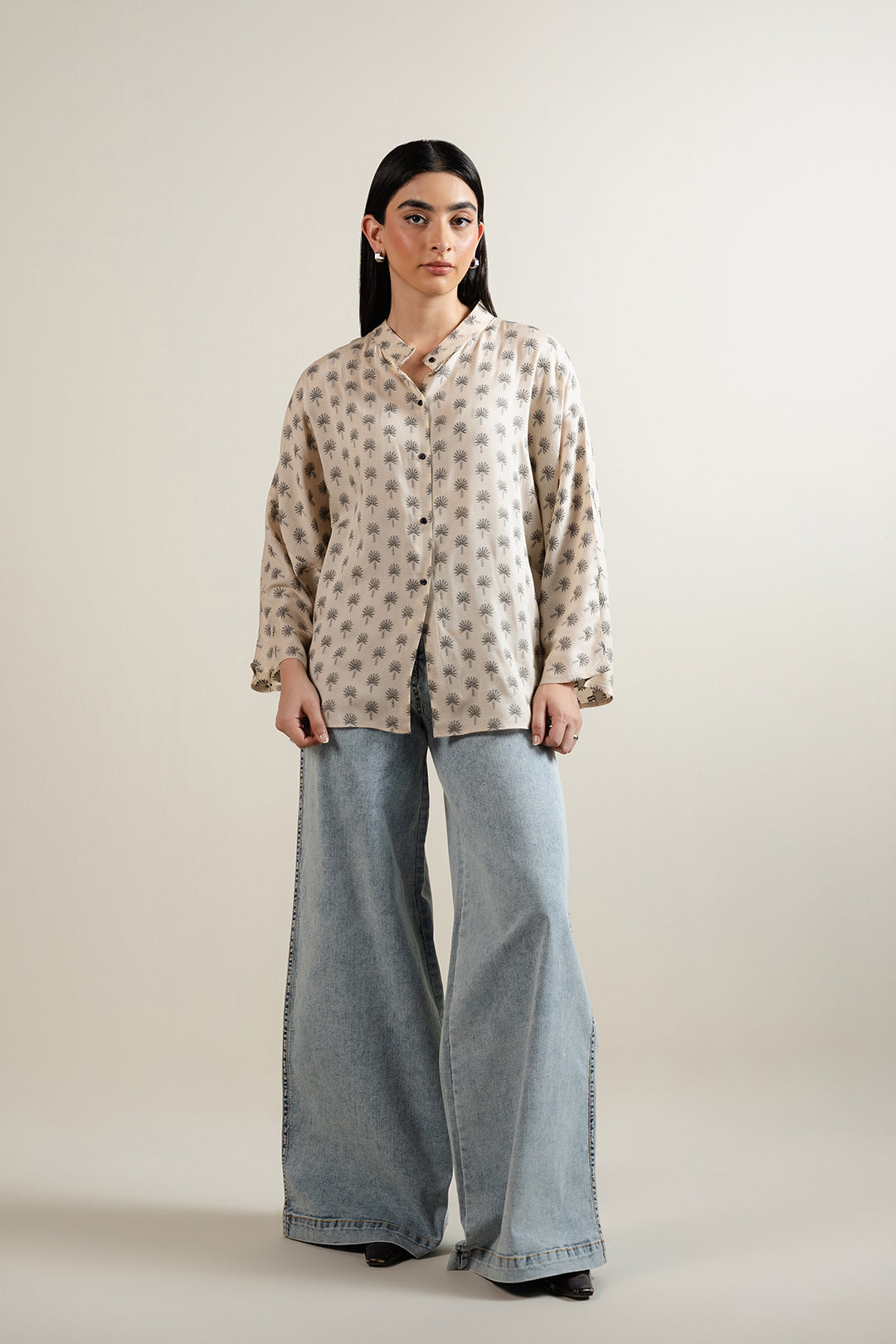 https://cdn.shopify.com/s/files/1/0611/8585/1568/files/W.SS25.539.T-1.jpg?v=1751610914
