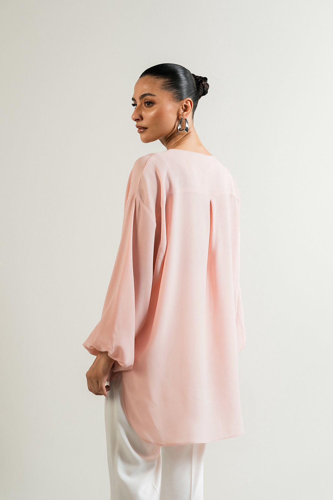 https://cdn.shopify.com/s/files/1/0611/8585/1568/files/W.SS25.643.T-4.jpg?v=1752153790