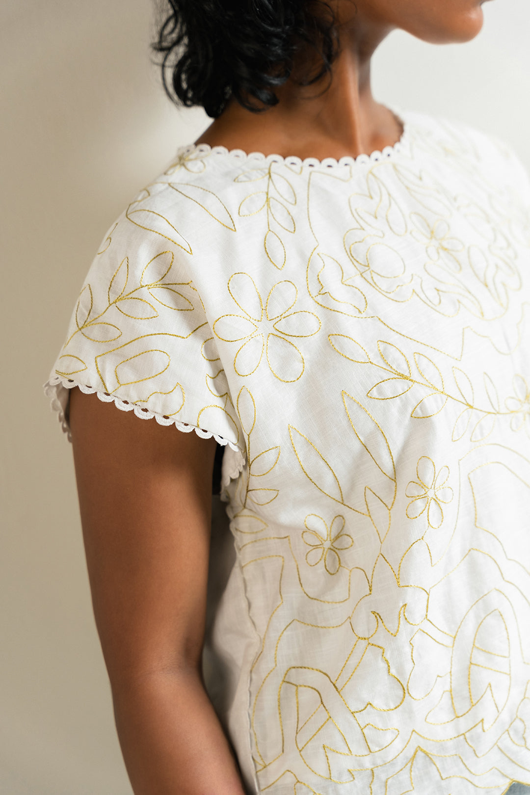 https://cdn.shopify.com/s/files/1/0611/8585/1568/files/W.SS25.644.T-2.jpg?v=1752153803