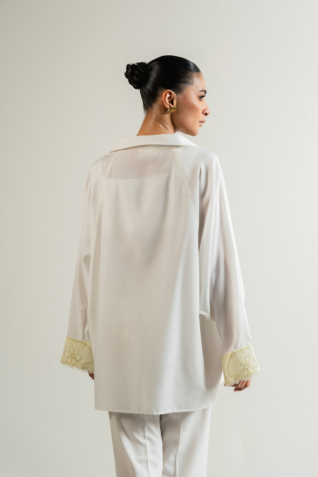 https://cdn.shopify.com/s/files/1/0611/8585/1568/files/W.SS25.646.T-4.jpg?v=1752153825