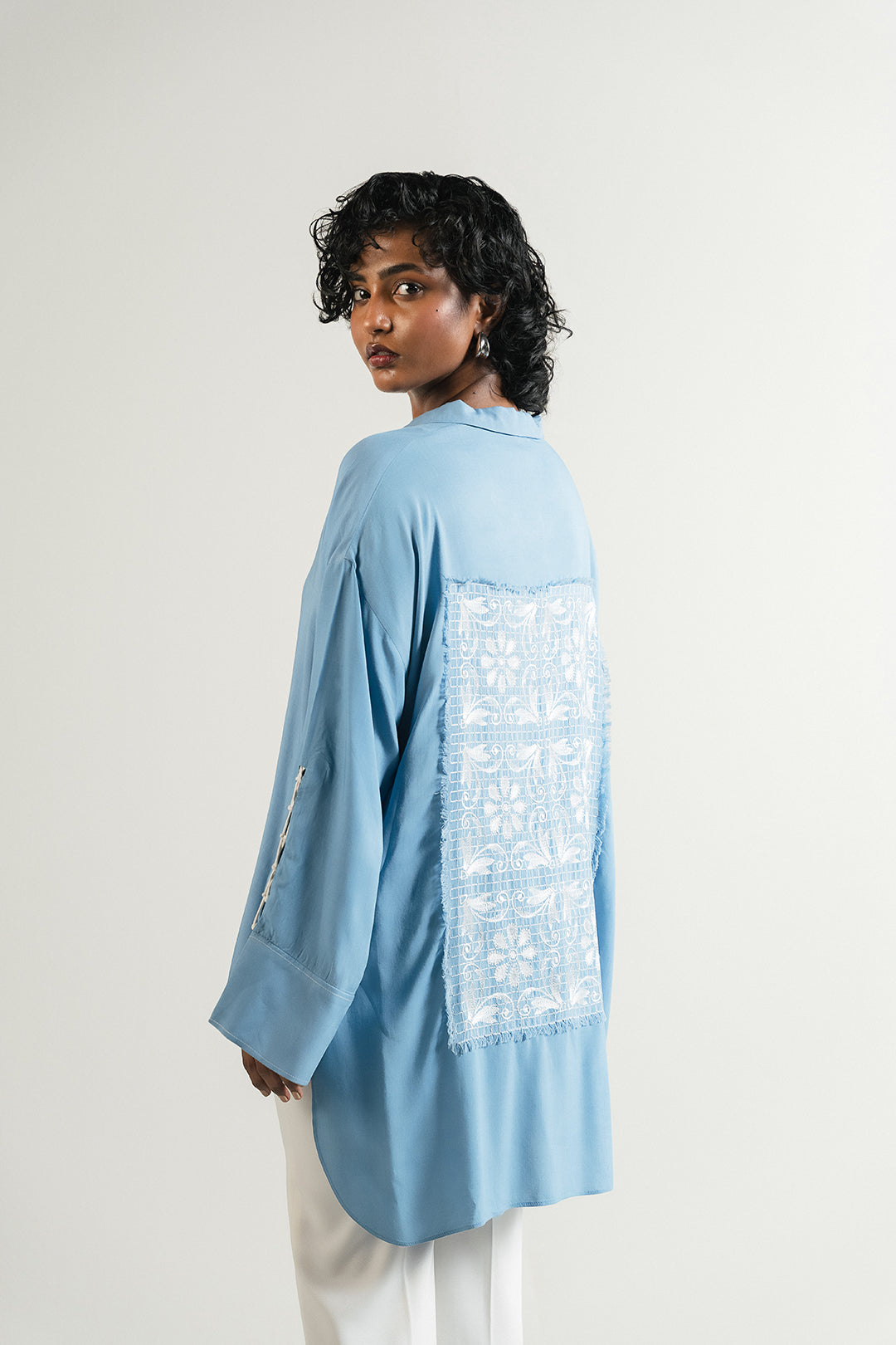https://cdn.shopify.com/s/files/1/0611/8585/1568/files/W.SS25.648.T-4.jpg?v=1752153851