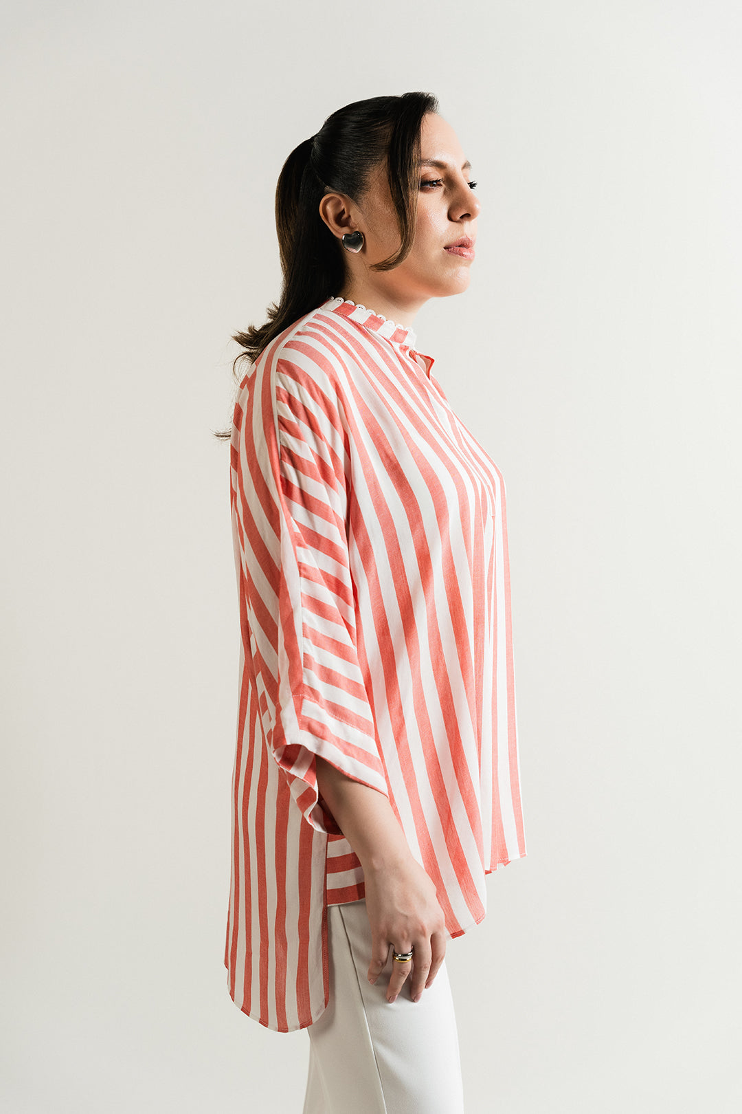https://cdn.shopify.com/s/files/1/0611/8585/1568/files/W.SS25.652.T-3.jpg?v=1752153894
