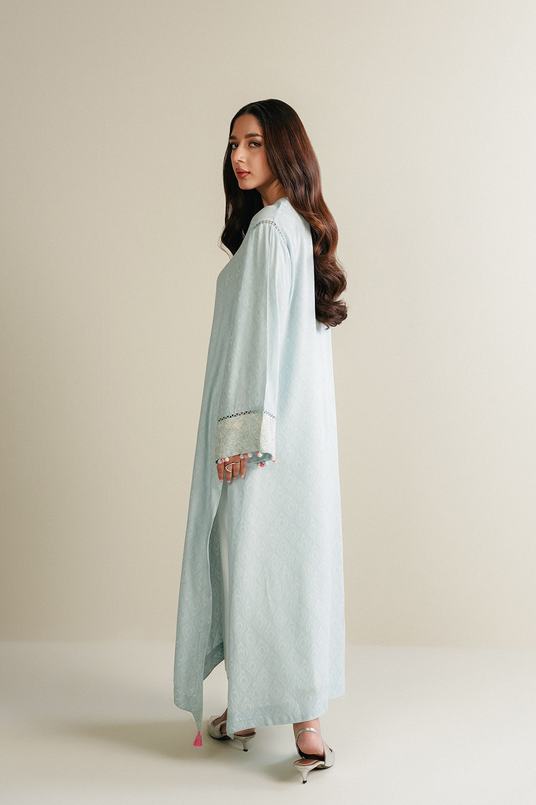 https://cdn.shopify.com/s/files/1/0611/8585/1568/files/W.SS25.655.T-4.jpg?v=1753424351