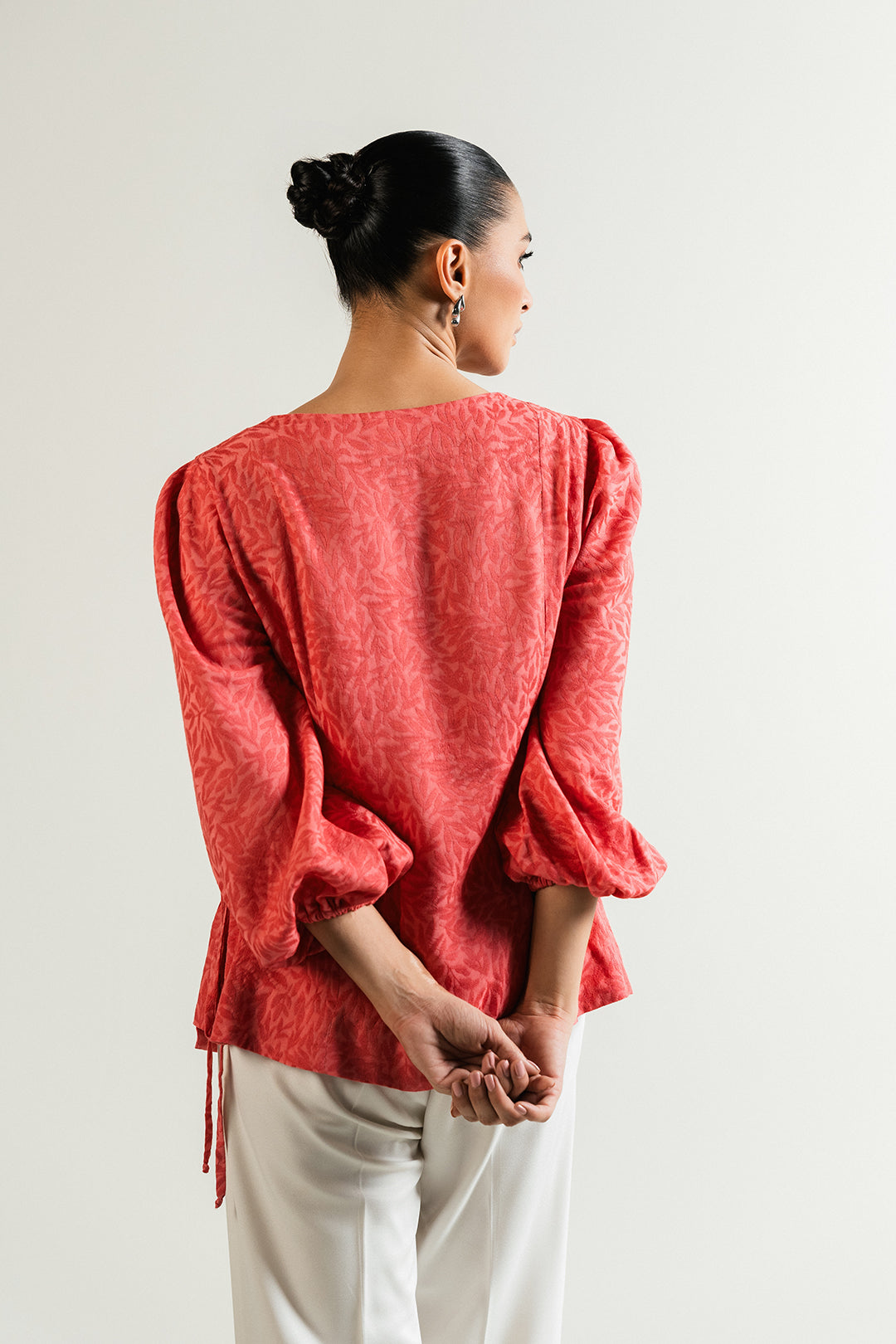 https://cdn.shopify.com/s/files/1/0611/8585/1568/files/W.SS25.659.T-4.jpg?v=1752153948