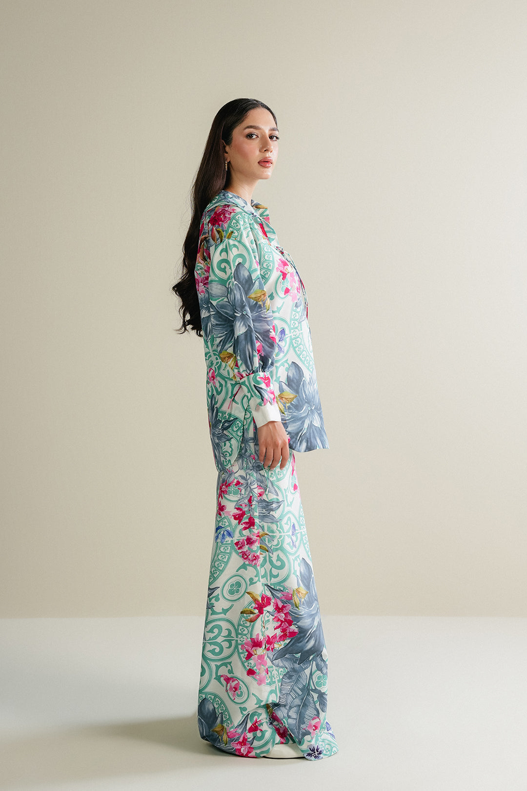 https://cdn.shopify.com/s/files/1/0611/8585/1568/files/W.SS25.661.T-3.jpg?v=1753424364