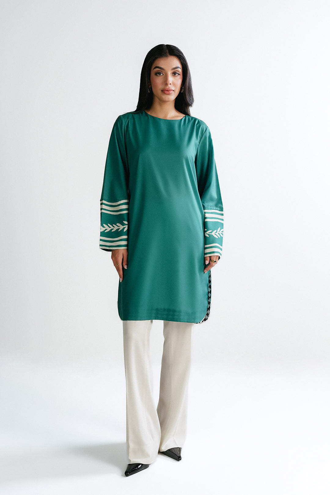 https://cdn.shopify.com/s/files/1/0611/8585/1568/files/W.SS25.662.T-1.jpg?v=1756448161