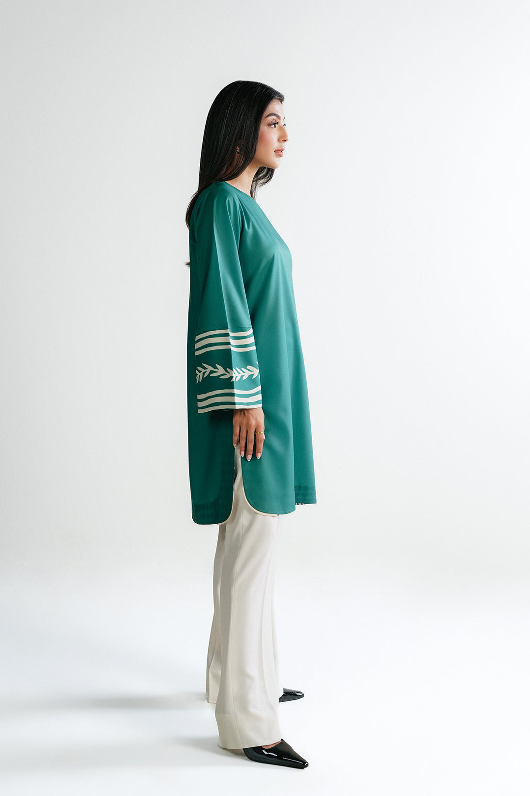https://cdn.shopify.com/s/files/1/0611/8585/1568/files/W.SS25.662.T-3.jpg?v=1756448161
