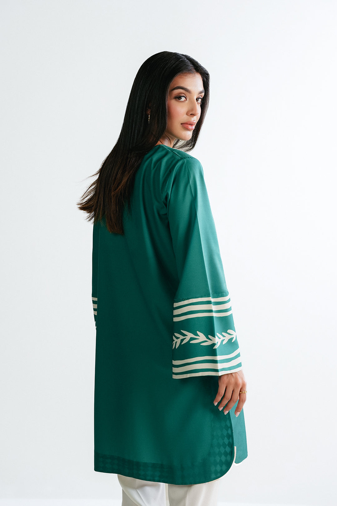 https://cdn.shopify.com/s/files/1/0611/8585/1568/files/W.SS25.662.T-4.jpg?v=1756448161