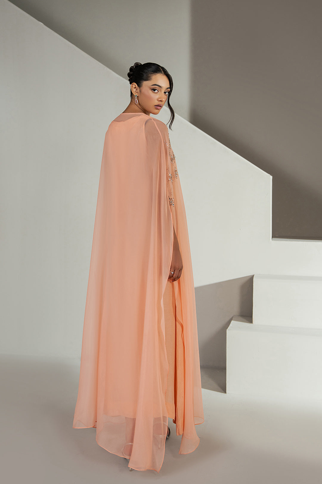https://cdn.shopify.com/s/files/1/0611/8585/1568/files/W.SS25.696.T-4.jpg?v=1755244951