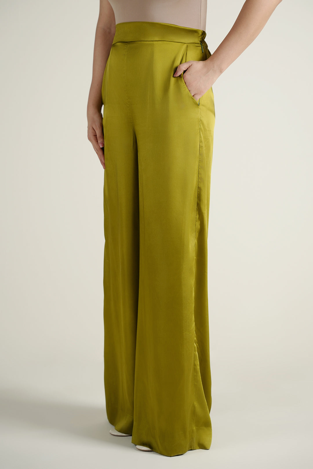 https://cdn.shopify.com/s/files/1/0611/8585/1568/files/W.SS25.710.P-1.jpg?v=1755245168