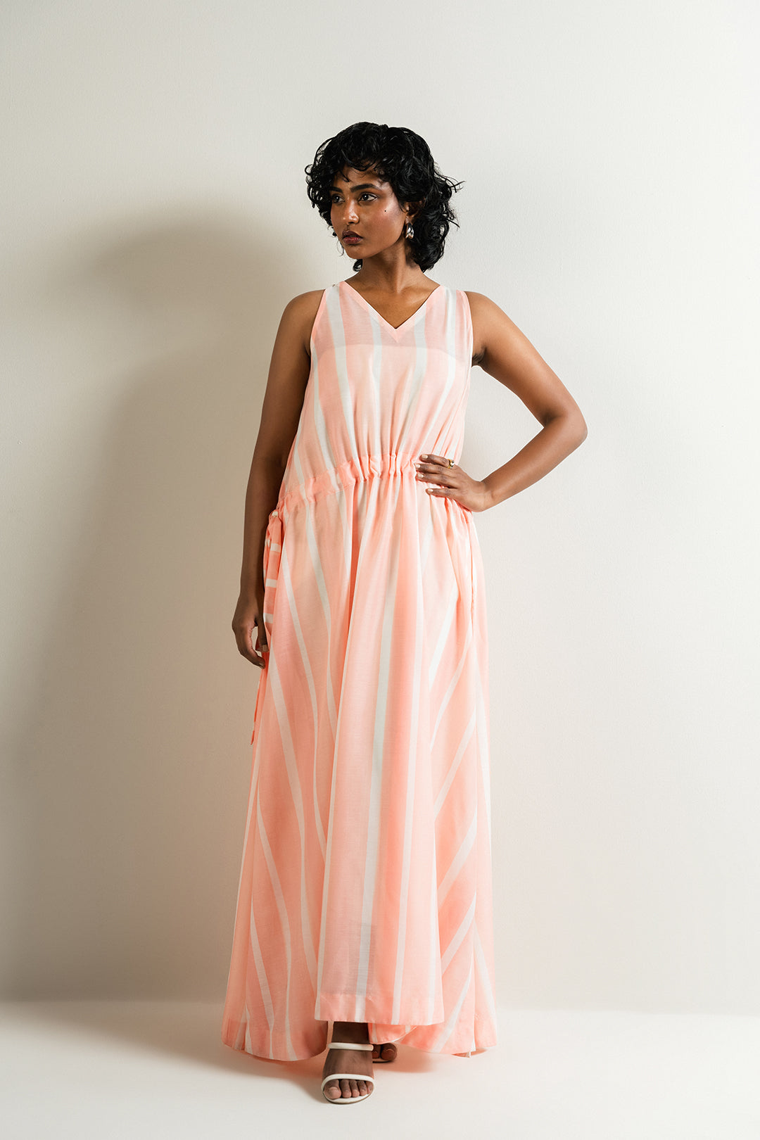https://cdn.shopify.com/s/files/1/0611/8585/1568/files/W.SS25.711.T-1.jpg?v=1752154015