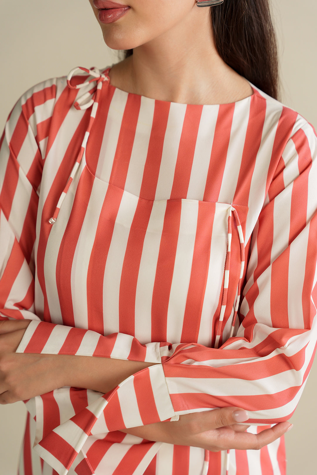 https://cdn.shopify.com/s/files/1/0611/8585/1568/files/W.SS25.713.T-2.jpg?v=1759219349