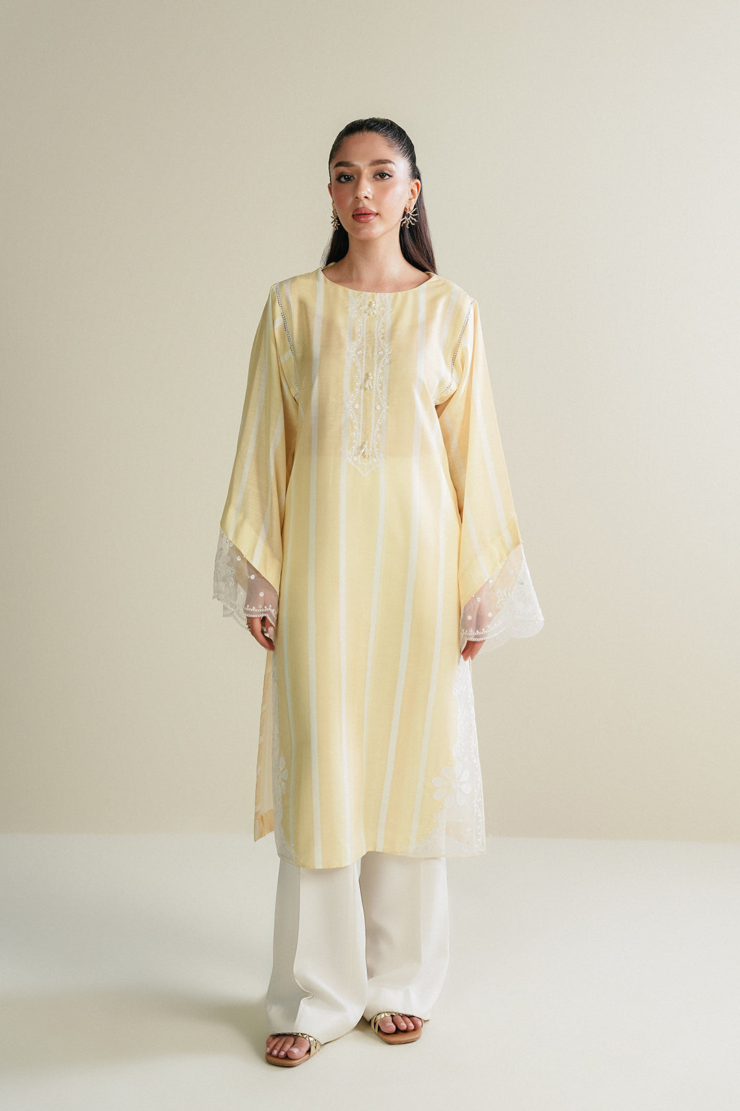 https://cdn.shopify.com/s/files/1/0611/8585/1568/files/W.SS25.714.T-1.jpg?v=1753424470