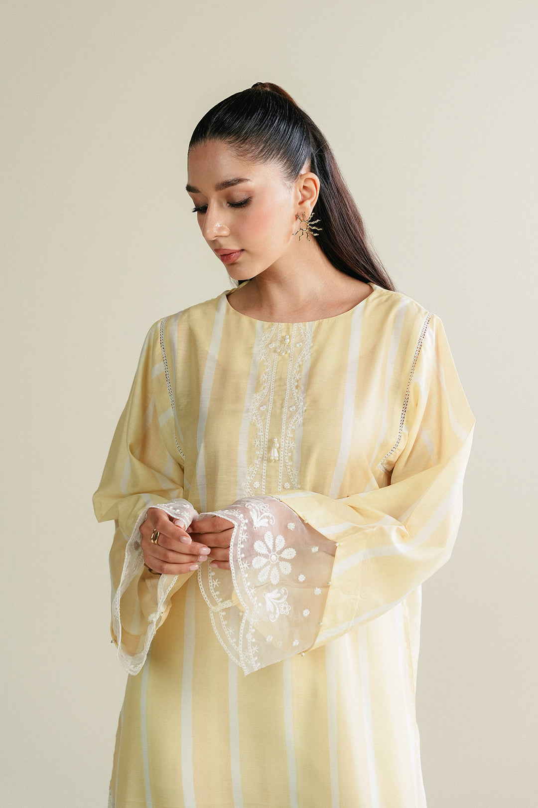 https://cdn.shopify.com/s/files/1/0611/8585/1568/files/W.SS25.714.T-2.jpg?v=1753424469