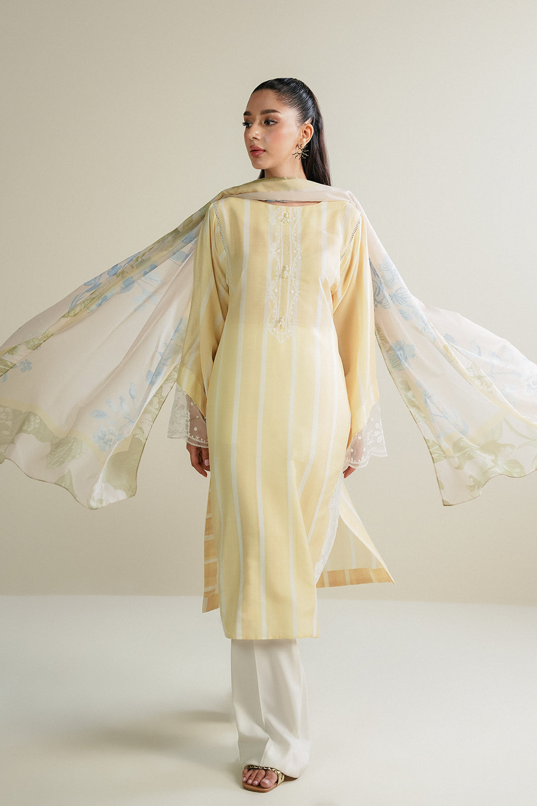 https://cdn.shopify.com/s/files/1/0611/8585/1568/files/W.SS25.714.T-4.jpg?v=1753424469