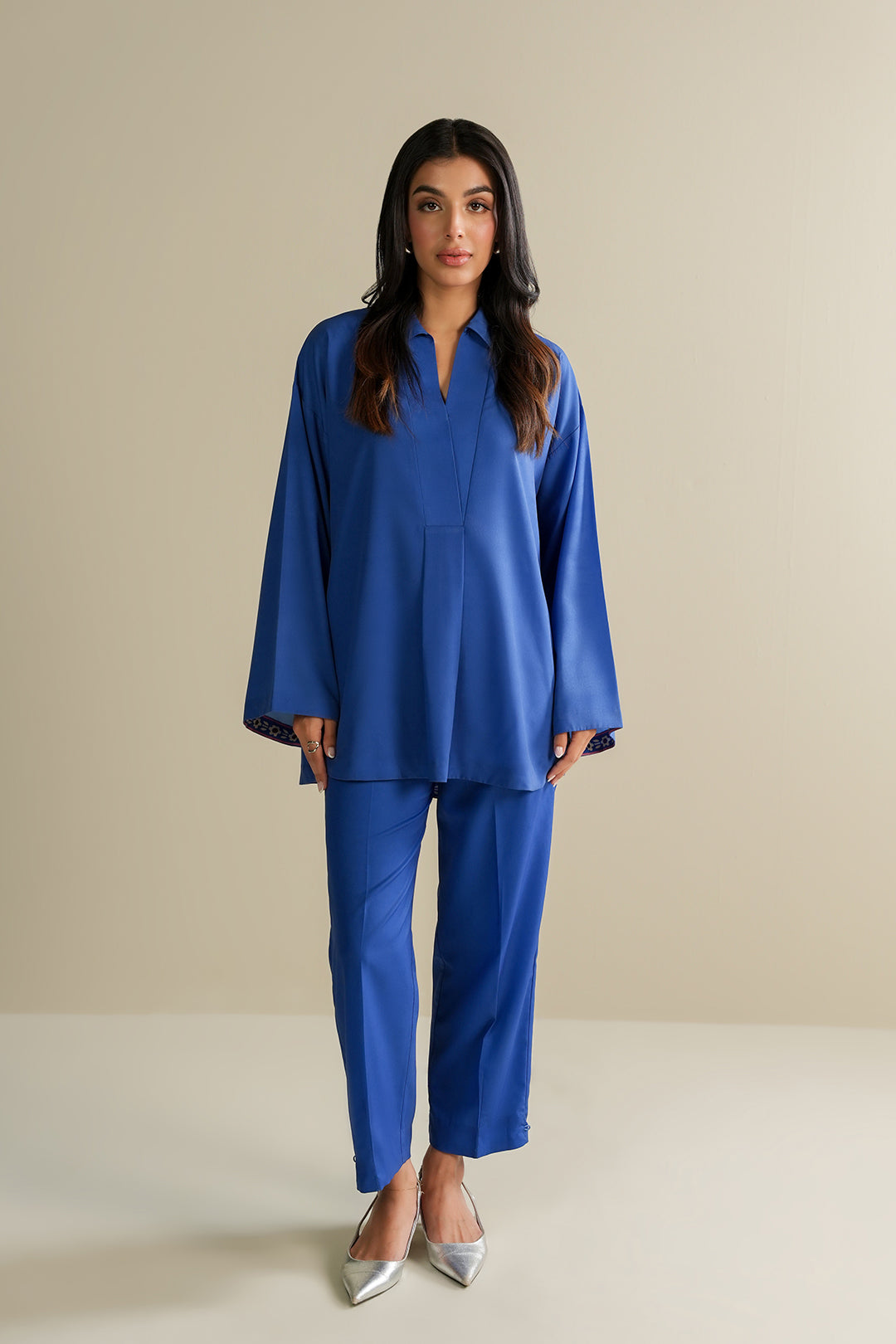 https://cdn.shopify.com/s/files/1/0611/8585/1568/files/W.SS25.715.T-1.jpg?v=1759219362