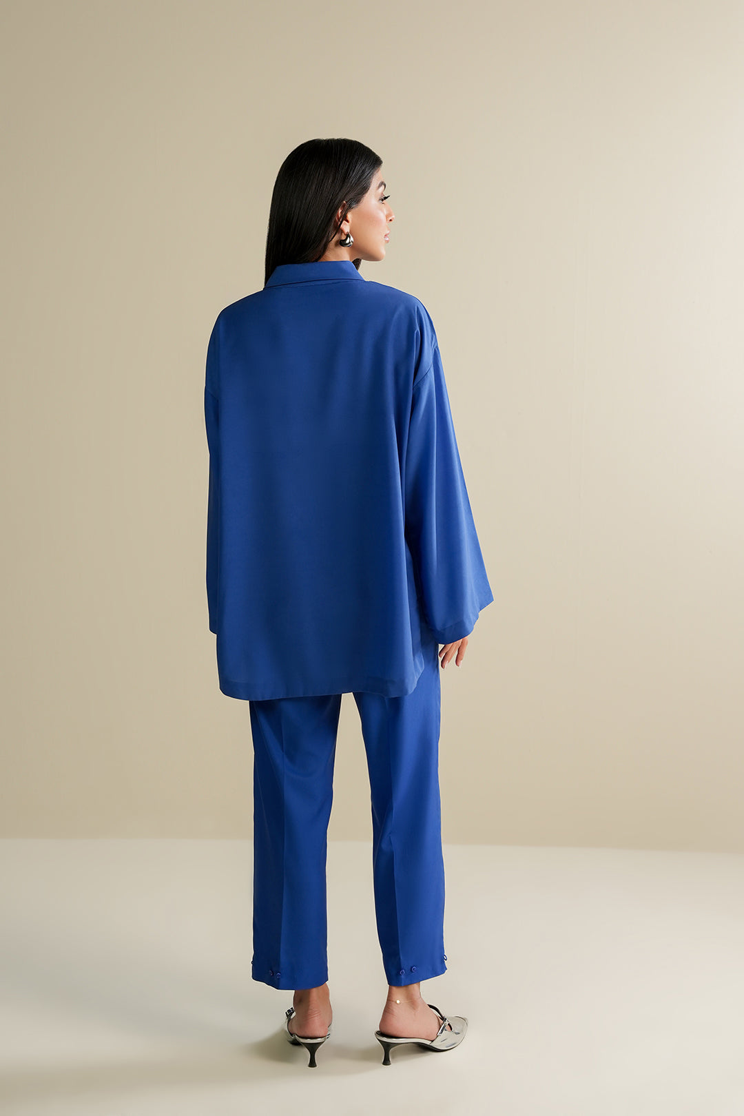 https://cdn.shopify.com/s/files/1/0611/8585/1568/files/W.SS25.715.T-4.jpg?v=1759219362