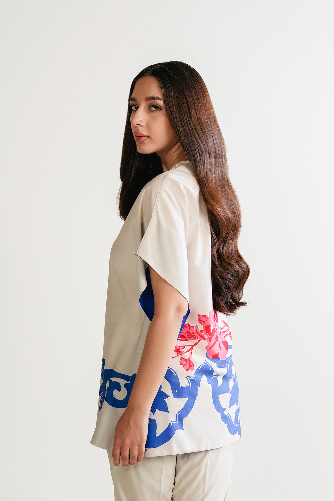 https://cdn.shopify.com/s/files/1/0611/8585/1568/files/W.SS25.735.T-4.jpg?v=1758802965