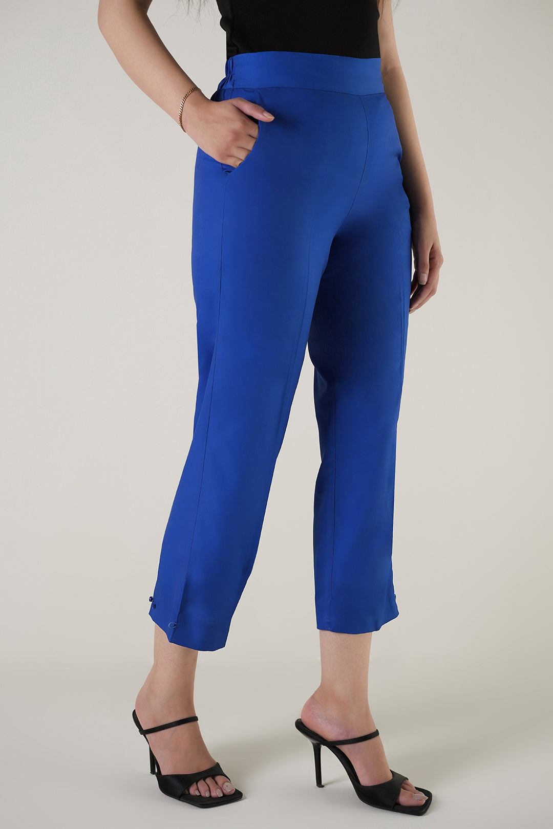 https://cdn.shopify.com/s/files/1/0611/8585/1568/files/W.SS25.737.P-2.jpg?v=1759219371