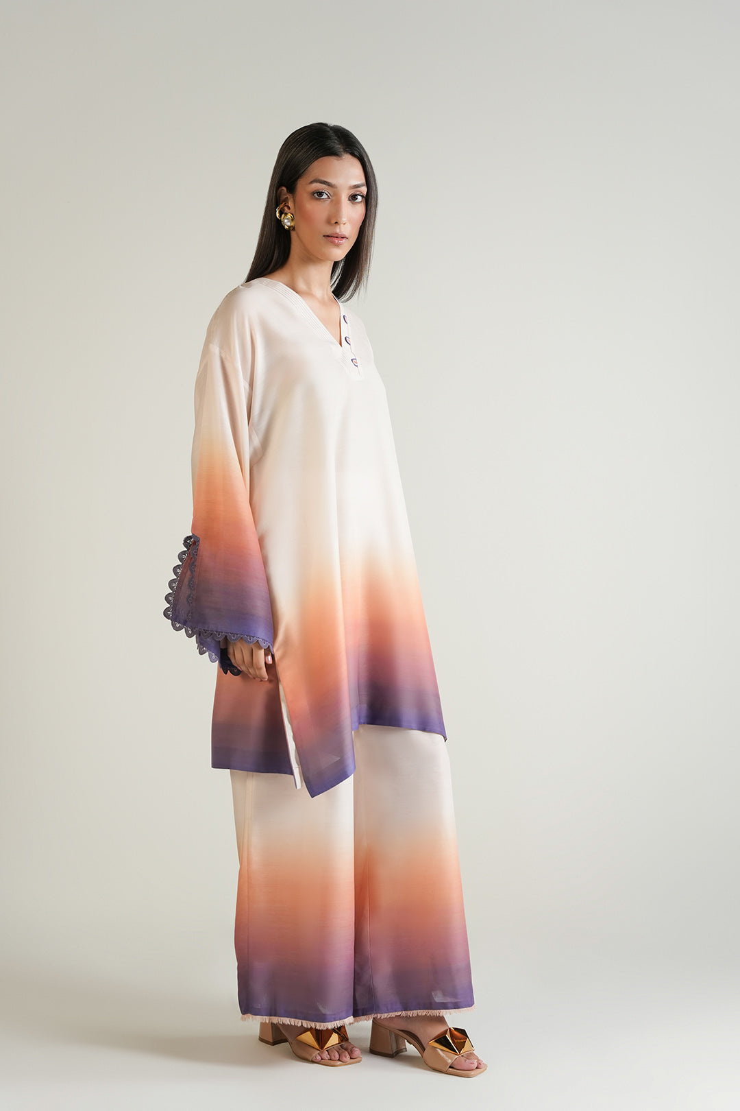 https://cdn.shopify.com/s/files/1/0611/8585/1568/files/W.SS25.751.T-3.jpg?v=1755777357